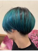 派手髪前下がりボブ