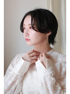 アドール(ADOR) [MIHO*ADOR] ハンサムショート / センターパート / 黒髪