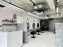 クリーム(CREAM)の雰囲気（《2階美容室》1階に鳥貴族さんのある建物♪螺旋階段から入口♪）