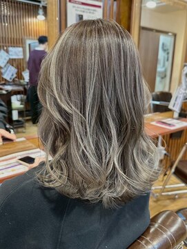 ブリッツ レボ(BLITZ-REVO) 着物ヘア/ダークアッシュ/ミディアムレイヤーカット/柏駅