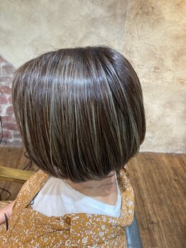 アイリー(Irie)の写真/白髪染めの暗さ・赤みが気になる方に。色を楽しみながら白髪をぼかす、大人のハイライトカラー