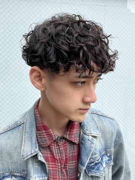 フィフス 天神大名(fifth) スペインカールメンズパーマスパイラルパーマ刈り上げフェード