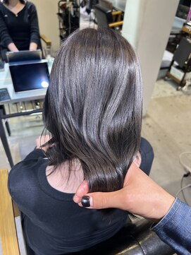 トレス(TRESS) ダークグレージュ　艶カラー　レイヤーボブ