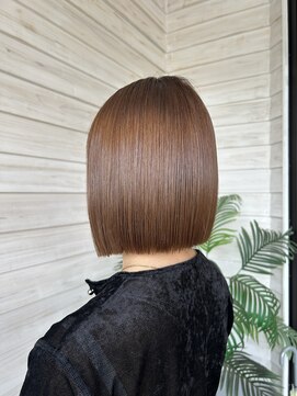 シアン(CyAN) やわらかベージュパツっとボブ