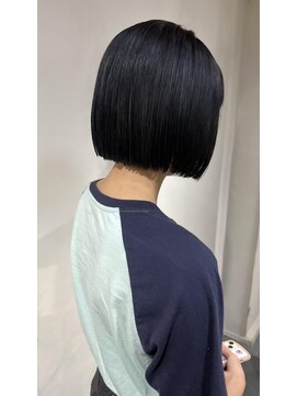 ディライト(Delight) ネイビーブラックのぱつっとボブ