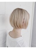 ホワイトベージュのコンパクトショートボブ☆