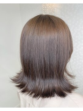 ヘアーアンドメイク ドレス(DRESS) 暖色系から寒色系にチェンジ　アッシュベージュ