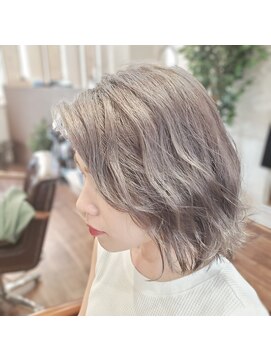 ブラフヘアー(Bluff hair) 外ハネ波ウェーブ