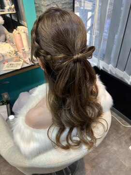 リエラ 新宿(RIERA) 立体リボンハーフアップ