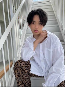 フィフスワン(fifth one) センターパート/スパイラルパーマ