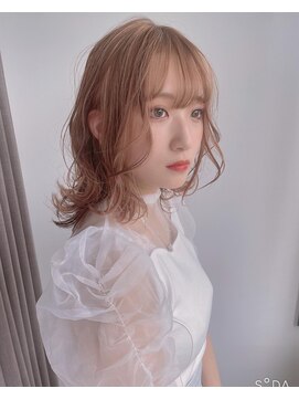 ニュート(Neut ) ミルクティーブロンドカラー/顔周りリバースフェミニンスタイル