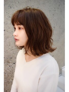 フェミニンボブ