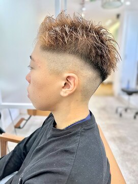 ロミーオム 本厚木(ROMMY. Homme) 本厚木/刈り上げショートソフトモヒカン短髪ブリーチメンズヘア