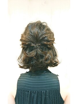 ルーシィヘアークラブ 前下がりボブのハーフアップ