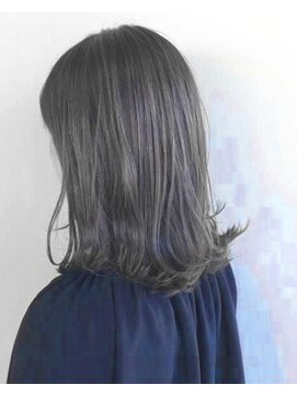 エミタス 三年坂(Emitas) 大人可愛い切りっぱなしボブ　（くびれレイヤー編）