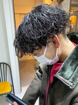 ヒビヲ(HIBIO) 前下がりマッシュ波巻きスパイラルパーマメンズツーブロック横浜