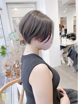 ミラ 新宿(MILA) ナチュラル/マニッシュショート/透明感グレージュ/前下がりボブ