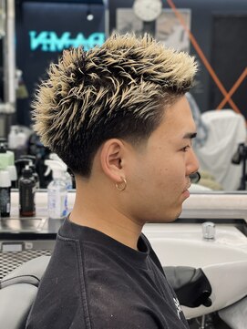 ザ フェイダーズ(The Faderz) ハイライトブリーチカラー無造作メッシュ高円寺テーパーフェード