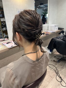 コワファーストナガサキシャンプーボーイ(COIFF1RST NAGASAKI SHAMPOO BOY) 編みおろしアレンジ