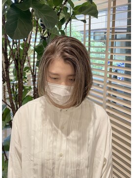 ステアケース 武蔵小杉店(stair:case) 大人かわいいミニボブ白髪ぼかしハイライトローライト