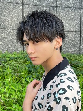 アイビーズ(IVYS) センターパートツイストスパイラルメンズパーマ髪型