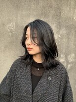 キチ(kichi.) 軽やかな黒髪レイヤースタイル