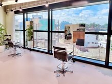 マイン(MAEN)の雰囲気（開放的な店内。）