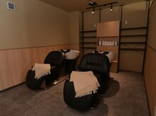 リール(Rire)の雰囲気（シャンプー台はフルフラットでリラックスしていただけます）