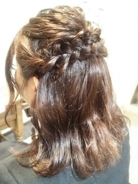 アイビーヘアー(IVY Hair) ハーフアップアレンジ