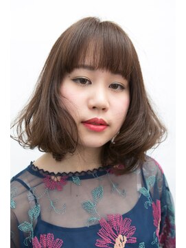 サイドバーンズ(side-burns) 大きなカールのふんわりパーマとボブ