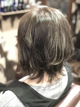 ヘアー クリエイト カルバリ(HAIR CREATE Calbari) ウルフ風ミディのハイライトスタイル