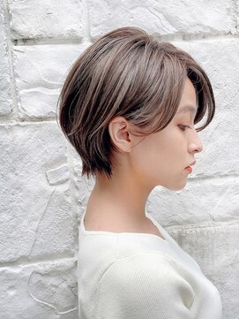 ラミ(L'ami) 【東 純平】大人可愛い 耳掛け 丸みショート グレージュカラー