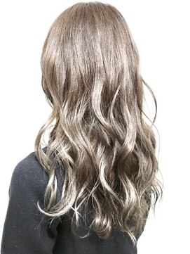 リリー シンジュク(Lilly) 【Lilly新宿】#抜け感#グレージュ#イルミナカラー