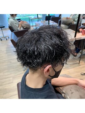 エヌプラス(N+) 波巻きツイストスパイラル刈り上げセンターパートサーフカール