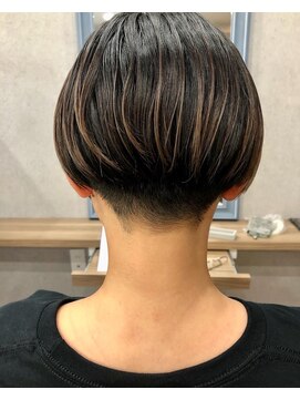 ヴァイオレット(violet) 刈り上げショート