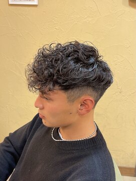 グルーマーズトウキョウ(GROOMER/S TOKYO) スペインカール フェード 外国人風 スパイラルパーマ