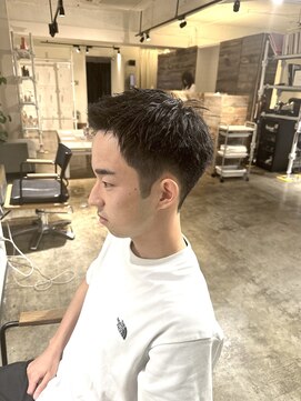 ザ オーダー(THE ORDER) ナチュラルフェードカットバーバーヘアメンズカット刈り上げ