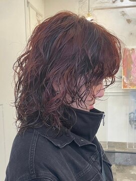 カムジーヘッドカミノウラ(COMEGHEAD KAMINOURA) ラベンダーカラーミディアムウルフスパイラルパーマ前髪あり