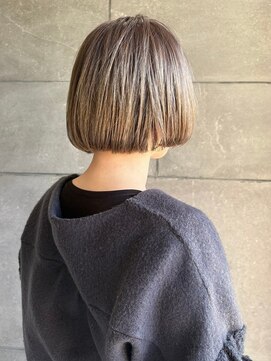 ディスコネクト(DISCO-N-NECT) 丸みボブ　ハイトーンベージュ　ケアブリーチ　艶髪　透明感