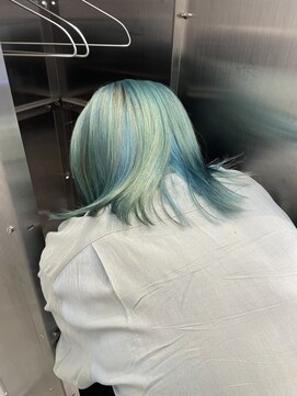 アンダーカレント(undercurrent) 立体的なブルーミックスカラー