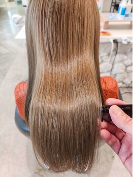 リリー バイ エーケー(Lily By Ak)の写真/髪を傷ませない、素髪と頭皮を守るダメージレスカラー★カラー後のツヤ感・手触りの違いを実感できる♪