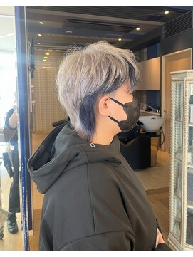 コワファースト 大分(COIFF1RST) ホワイトベージュにインナーネイビーカラー