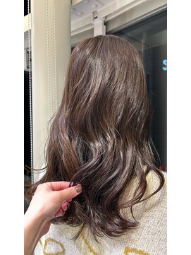 エアー 福岡(AIR) 透明感モカブラウン×ゆるふわレイヤーミディ