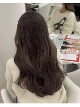 イオエ(ioe) ミディアムレイヤー/ツヤ髪スタイル/グレージュ/ショートボブ