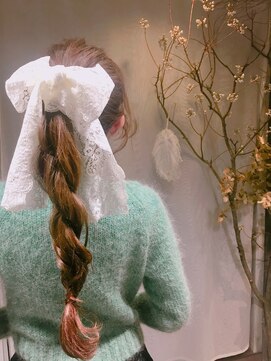 リュヌ ホロスコープ(lune horoscope) Winterヘアアレンジ【ポニーテールリボン】