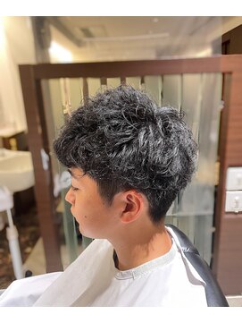 エヌドットバーバー ギンザ(N.BARBER GINZA) ツーブロックショート/スパイラルパーマ/マッシュ【銀座理容室】