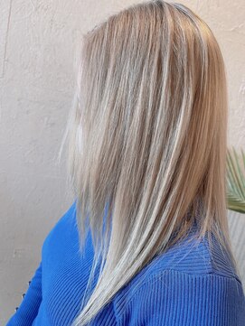 モア(.moA) ハタチのカラー