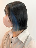 サクラ オモテサンドウ(SAKURA)&nbsp;外ハネ切りっぱなしボブ　インナーカラーブルー　表参道