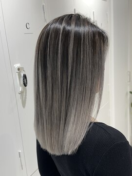 シエラ 南船場(CIERA.) シルバーバレイヤージュミディアムヘアハイライト20代30代40代