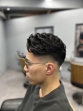 アイコン ブルー メンズ(I-CON #blue MEN'S) サイドパート×パーマ